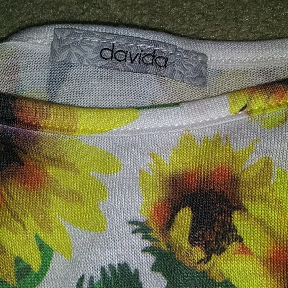 Sunflower🌻crop top shirt - Picture 3 of 3